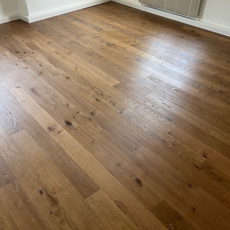 Eiche Fertigparkett Dielen im wilden Verband verlegt