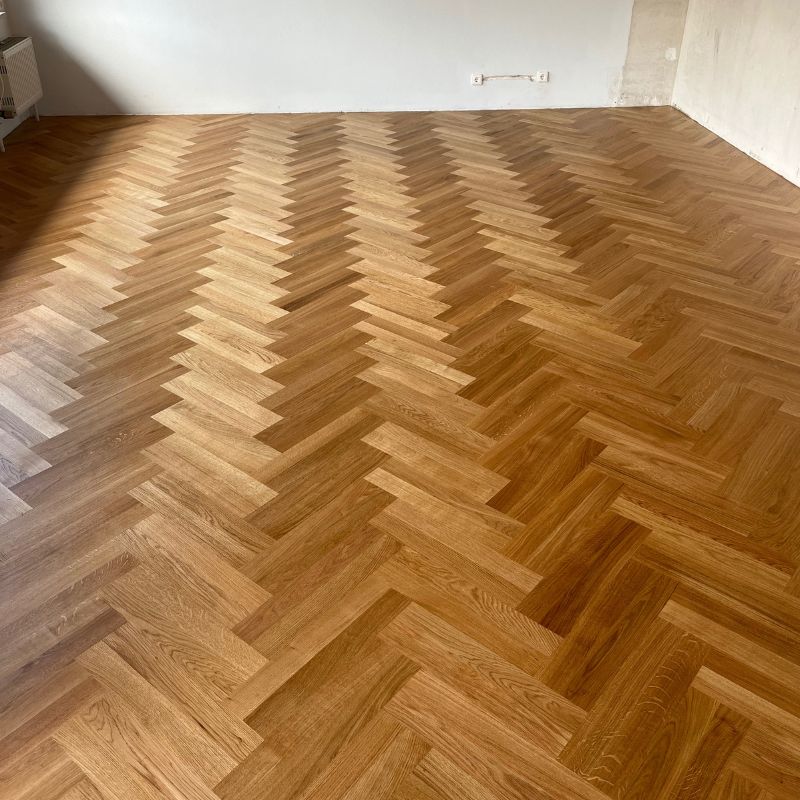 Eiche Fertigparkett in Fischgrät verlegt und versiegelt