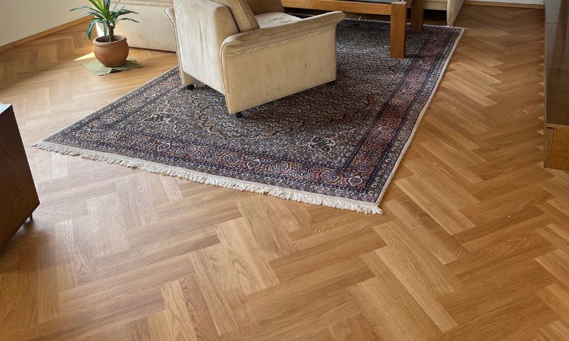 projekte_buck-parkett.pdf (800 x 480 px) Eiche Fertigparkett im Muster Fischgrät verlegt, Oberfläche geölt